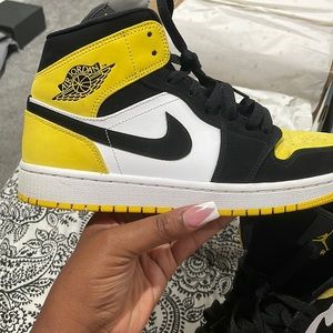 Air Jordan 1 MID SE